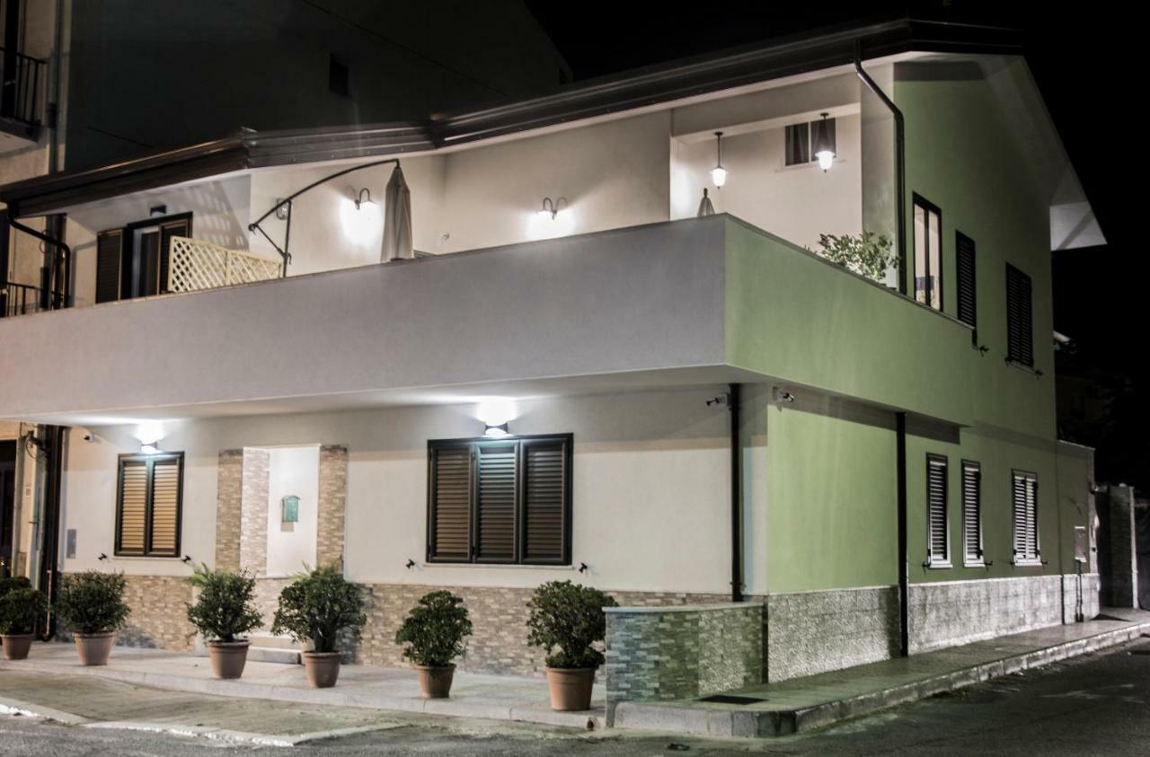 B&B A Due Passi Dal Mare Catona Di Reggio Calabria Eksteriør billede