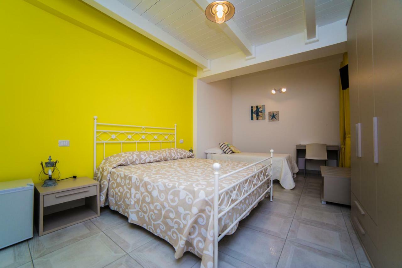 B&B A Due Passi Dal Mare Catona Di Reggio Calabria Eksteriør billede