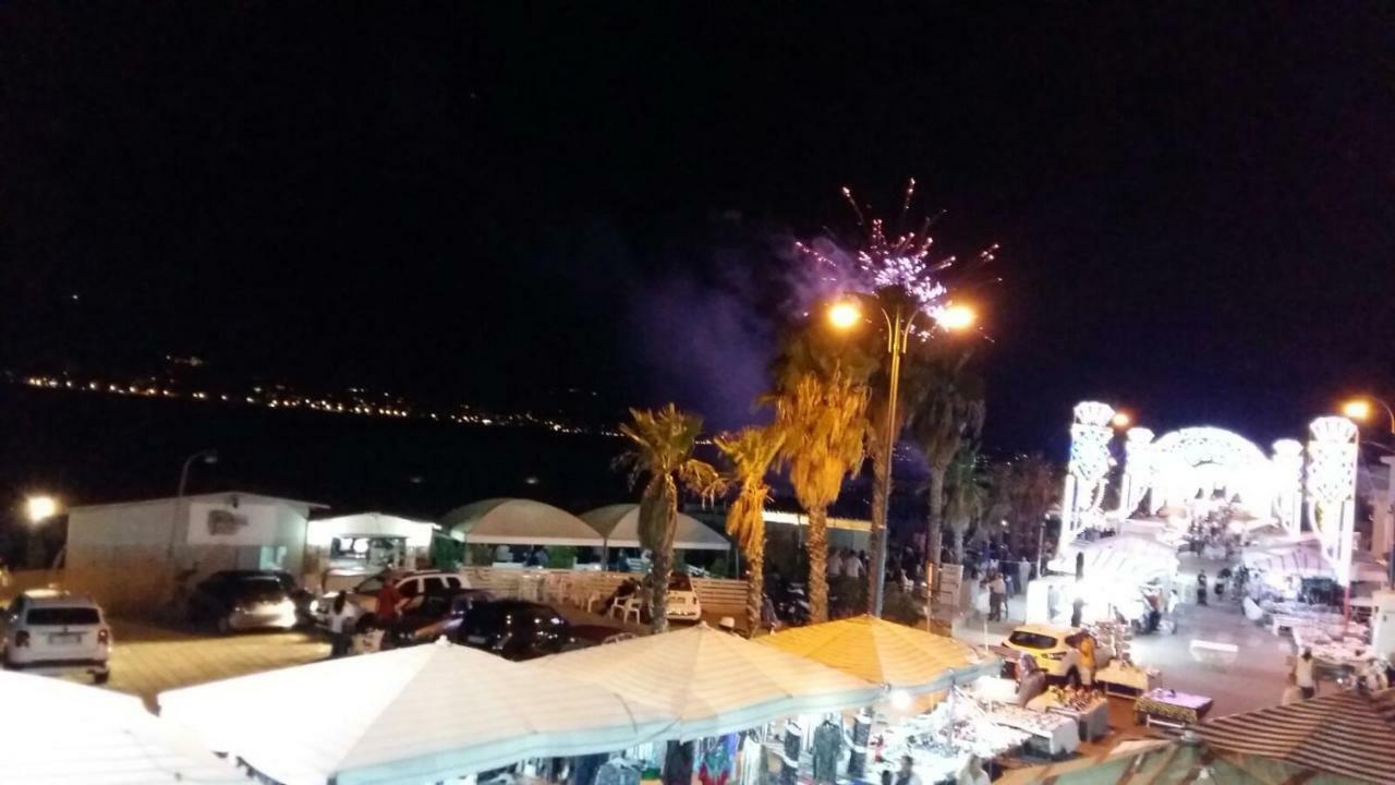 B&B A Due Passi Dal Mare Catona Di Reggio Calabria Eksteriør billede