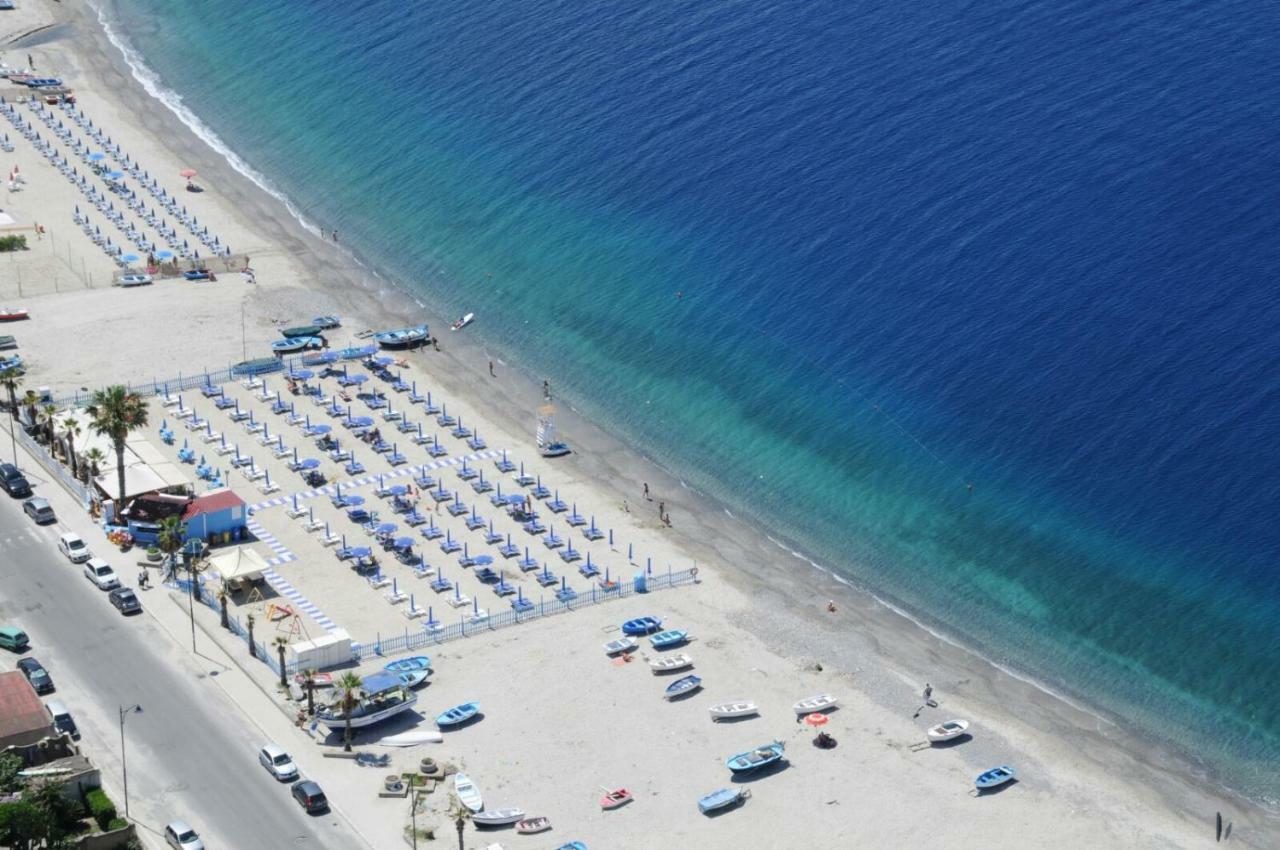 B&B A Due Passi Dal Mare Catona Di Reggio Calabria Eksteriør billede