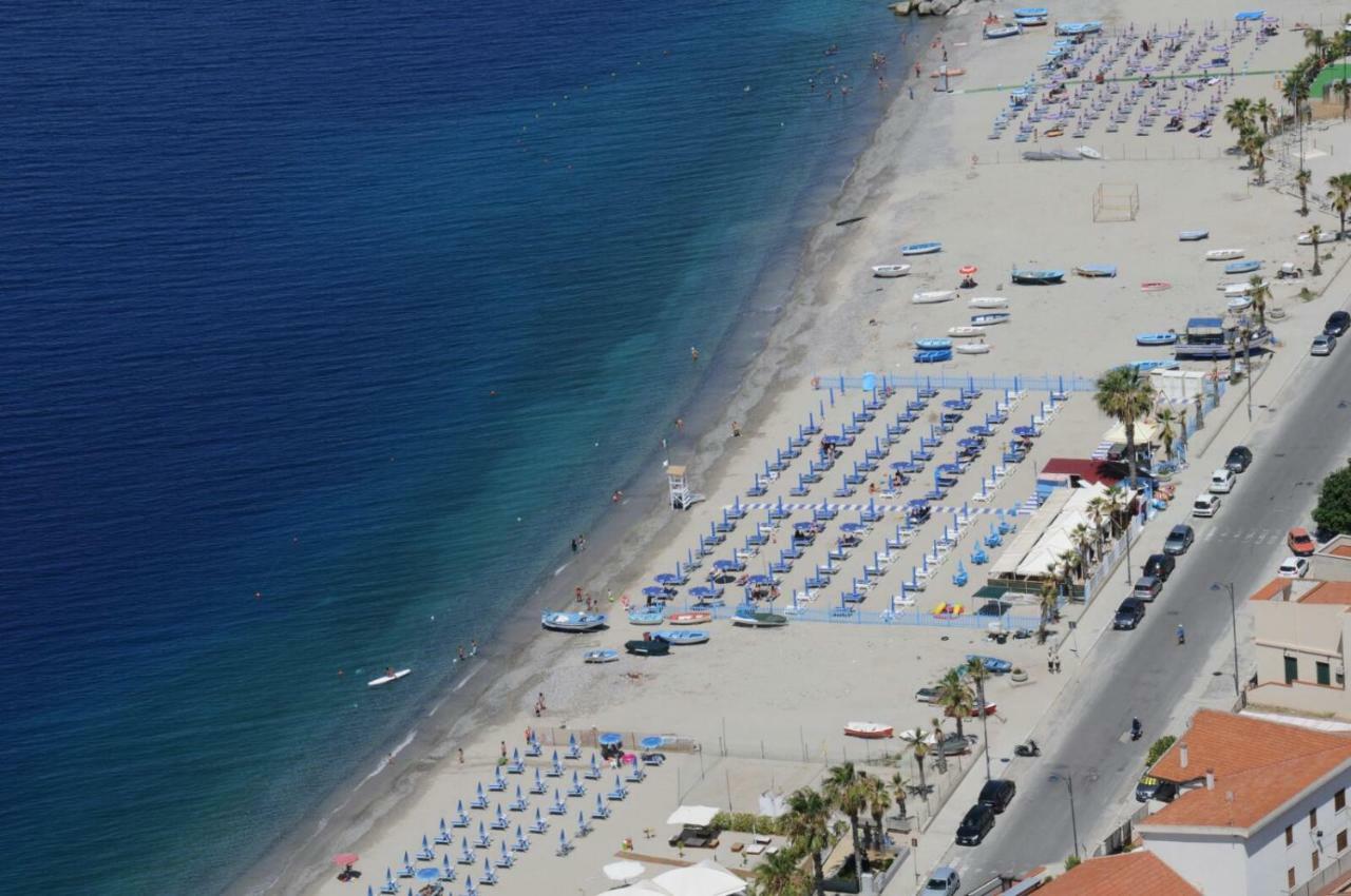 B&B A Due Passi Dal Mare Catona Di Reggio Calabria Eksteriør billede