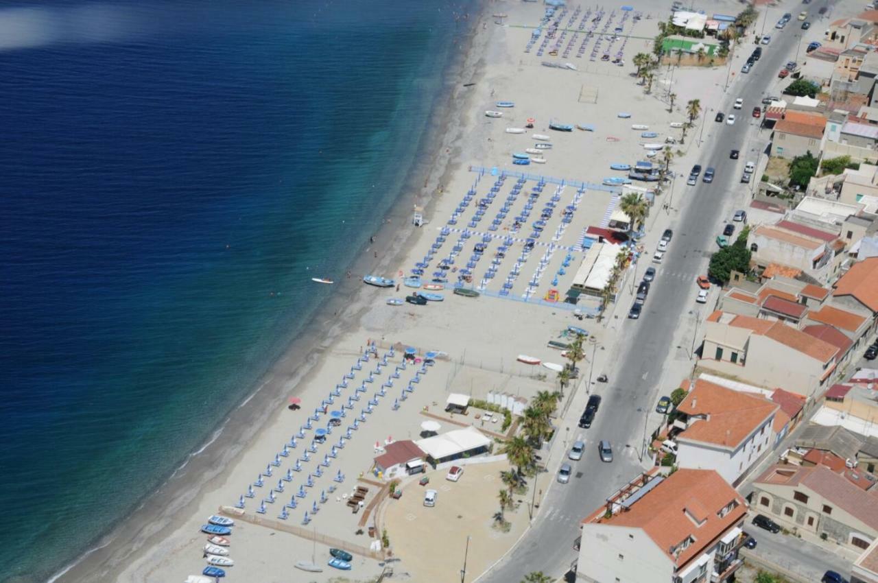 B&B A Due Passi Dal Mare Catona Di Reggio Calabria Eksteriør billede