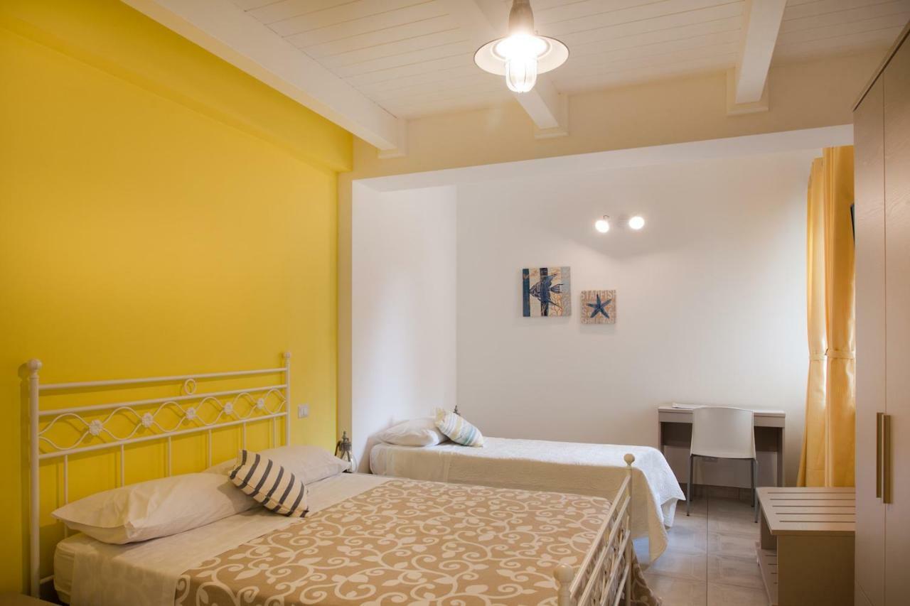 B&B A Due Passi Dal Mare Catona Di Reggio Calabria Eksteriør billede