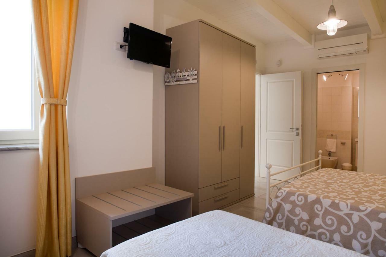 B&B A Due Passi Dal Mare Catona Di Reggio Calabria Eksteriør billede