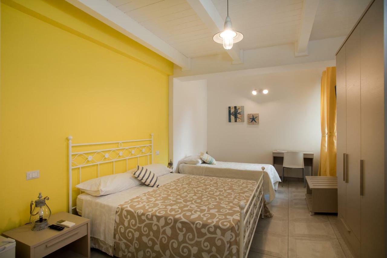B&B A Due Passi Dal Mare Catona Di Reggio Calabria Eksteriør billede